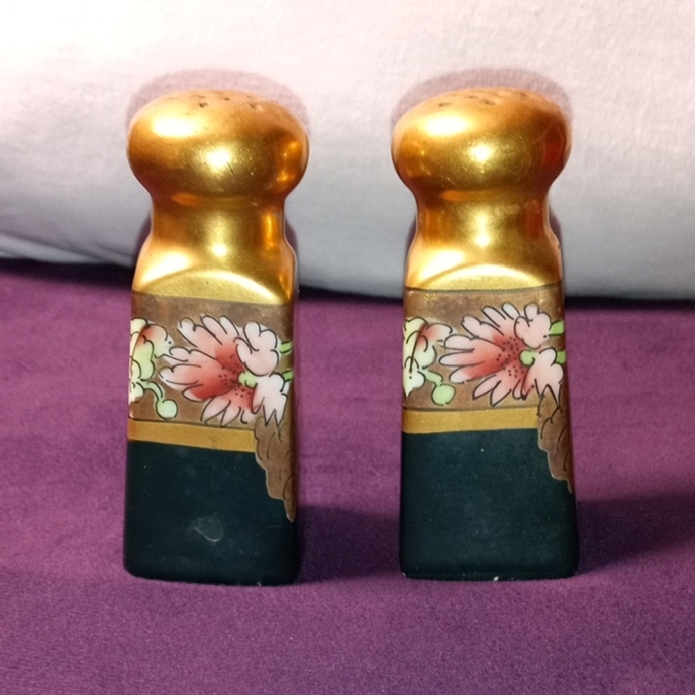 Elegant Gold and Black Floral Salt and Pepper Shakers #103